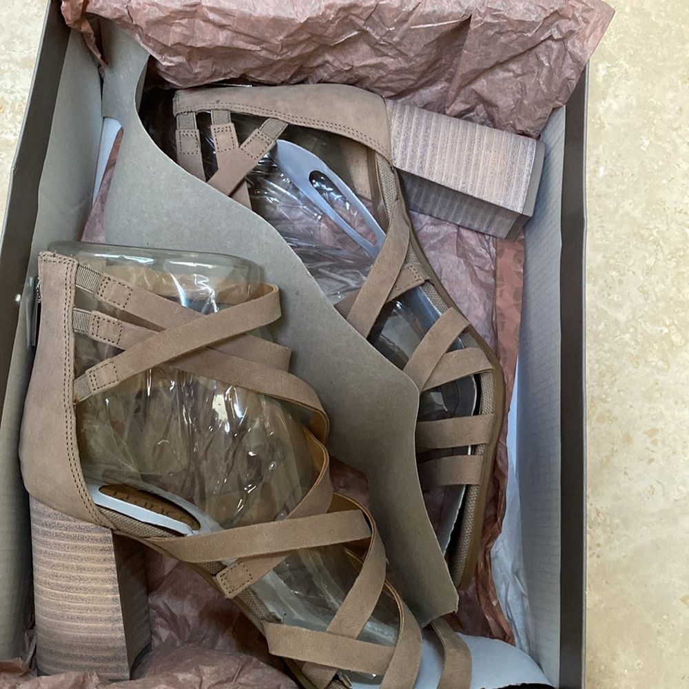 Franco Sarto sandals. Size 8.5 Gray. NWT - Picture 5 of 5